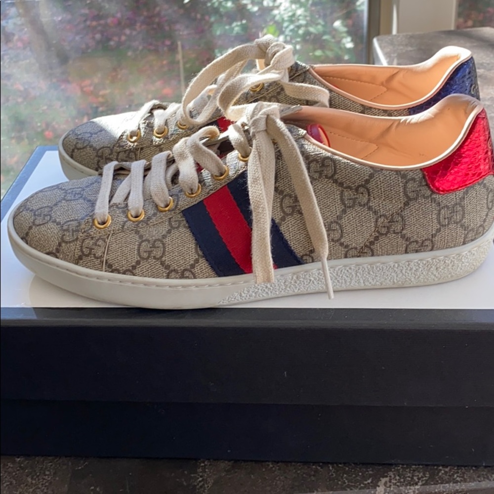 Gucci GG Supreme Sneakers - Picture 5 of 6
